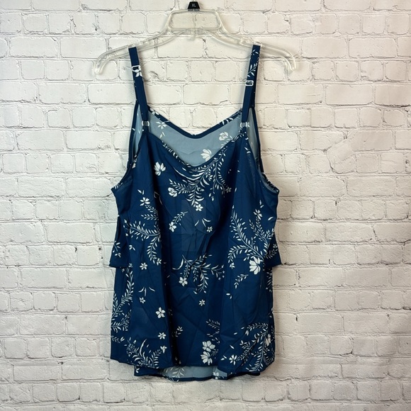 BloomChic Blue & White Floral Tiered Tank Top Plus Size 1X - Picture 6 of 6